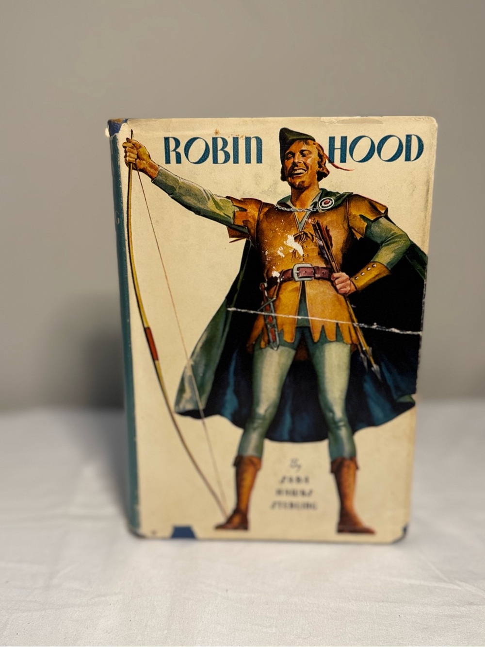 Vintage Robin Hood book  illustrated dust jacket 1938 Errol Flynn film edition.
